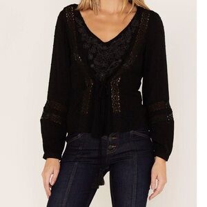 Idyllwind ROMANCE FLORAL EMBROIDERED SWISS DOT BLOUSE